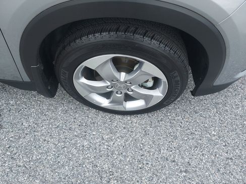 Used 2019 Honda HR-V LX image 12