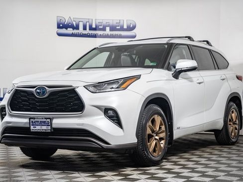 Certified 2022 Toyota Highlander Bronze Edition image 3