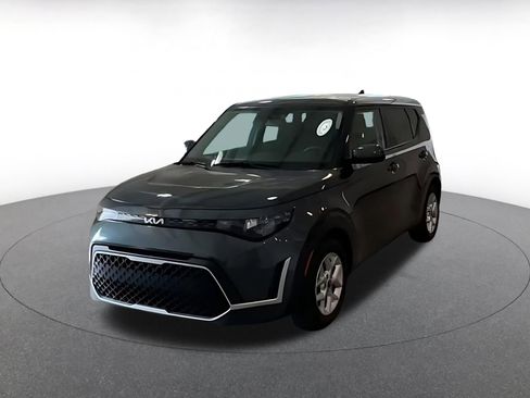 Used 2025 Kia Soul LX w/ LX Technology Package FWD image 3