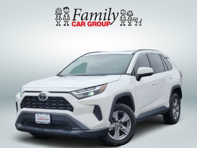 Used 2022 Toyota RAV4 XLE w/ Convenience Package FWD image 1