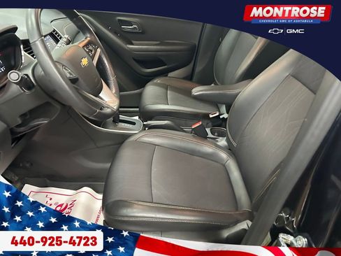 Used 2022 Chevrolet Trax LT w/ LT Convenience Package image 11