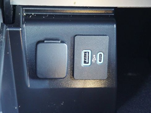 Used 2024 Ford Explorer Platinum w/ Technology Package AWD/4WD image 45