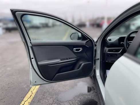 Used 2025 Kia K4 LXS image 22