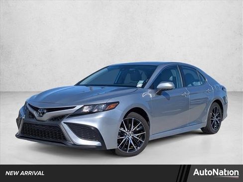 Used 2024 Toyota Camry SE FWD image 1