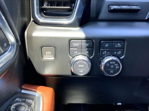 Used 2024 GMC Sierra 2500 Denali Ultimate AWD/4WD image 36