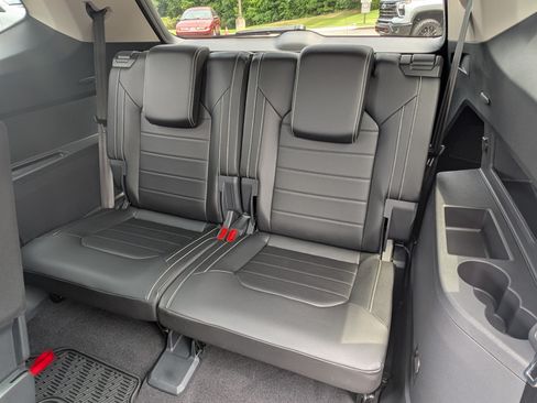 Used 2024 Volkswagen Atlas SEL AWD/4WD image 19