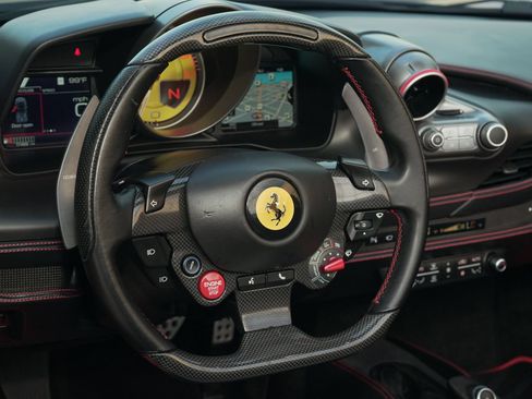 Used 2021 Ferrari F8 Tributo RWD image 18
