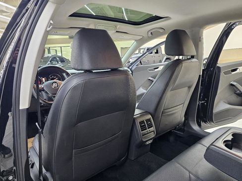 Used 2019 Volkswagen Passat Wolfsburg Edition image 25