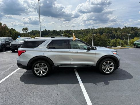 Certified 2020 Ford Explorer Platinum w/ Premium Technology Package image 5