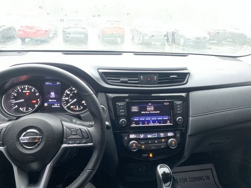 Used 2019 Nissan Rogue SV AWD/4WD image 11
