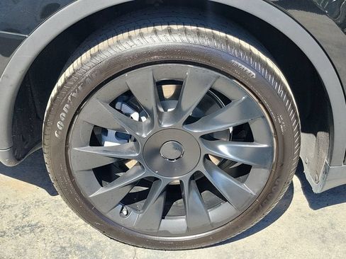 Used 2023 Tesla Model Y Long Range AWD/4WD image 6