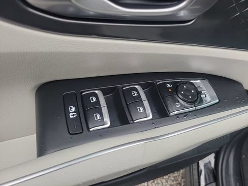 Used 2025 Kia Sorento S FWD image 20