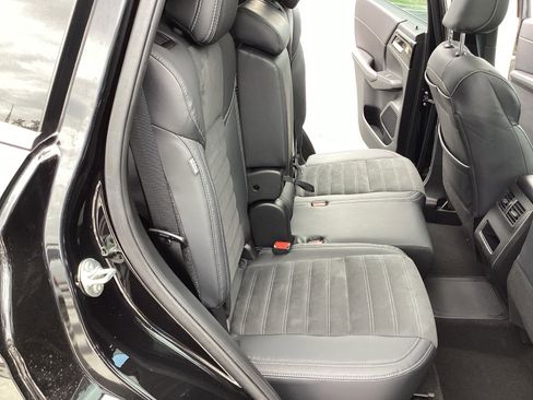 Used 2023 Mitsubishi Outlander SE image 21