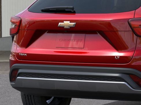 New 2026 Chevrolet Trax LT w/ LT Convenience Package FWD image 14