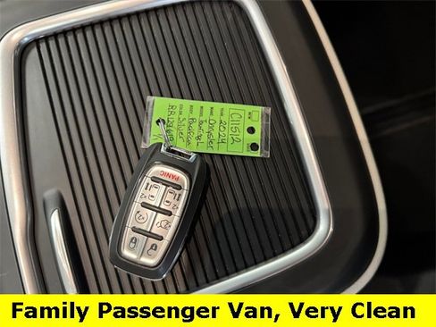 Used 2024 Chrysler Pacifica Touring-L image 25
