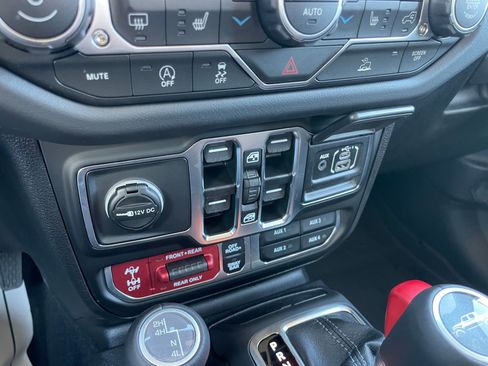 New 2025 Jeep Gladiator Rubicon w/ Convenience Group image 29