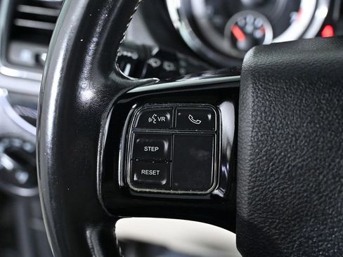 Used 2019 Dodge Grand Caravan SXT image 13