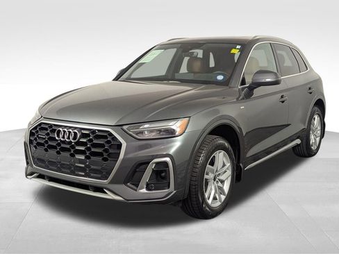 Used 2022 Audi Q5 2.0T Premium w/ Convenience Package AWD/4WD image 2