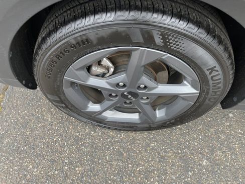 Used 2025 Kia K4 LXS image 11