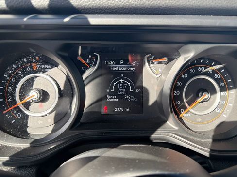 Used 2025 Jeep Gladiator Sport image 15