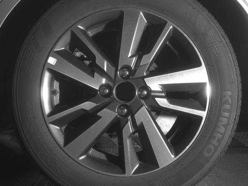 Used 2025 Nissan Versa SV image 14