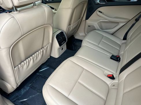 Certified 2026 Porsche Macan AWD/4WD image 14