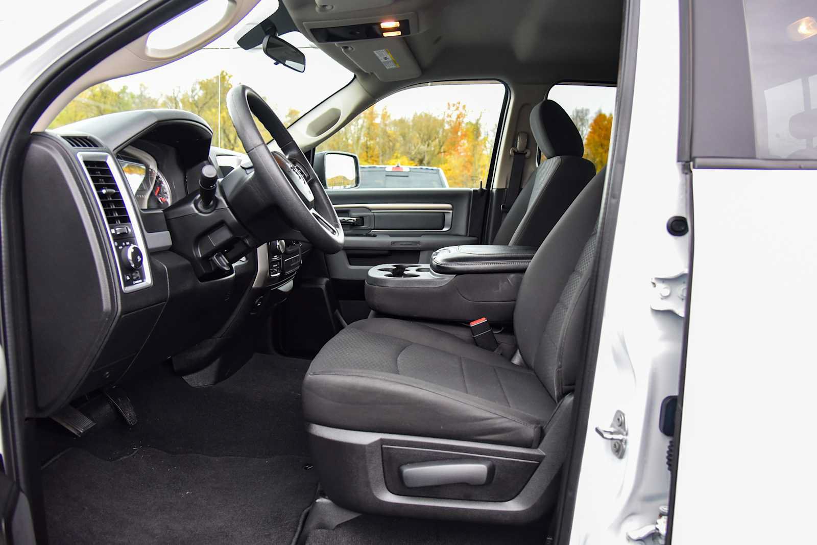 Used 2019 RAM 1500 Warlock AWD/4WD image 14