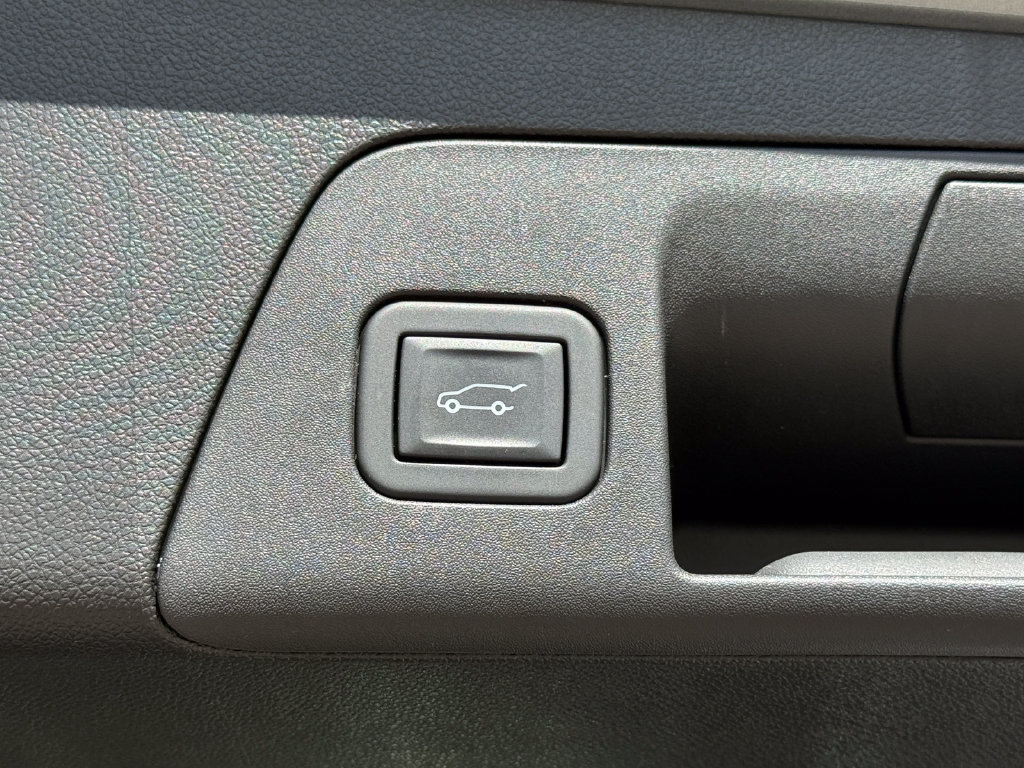 Used 2023 Buick Envision Avenir AWD/4WD image 42