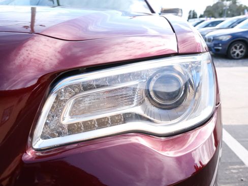 Used 2015 Chrysler 300 C image 8