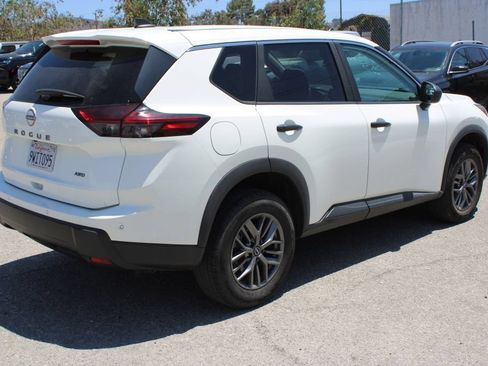 Used 2024 Nissan Rogue S AWD/4WD image 4