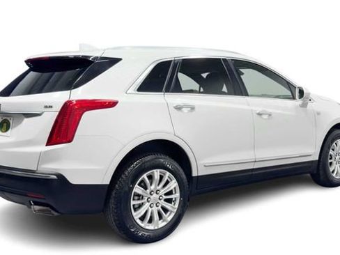 Used 2019 Cadillac XT5 Base image 2