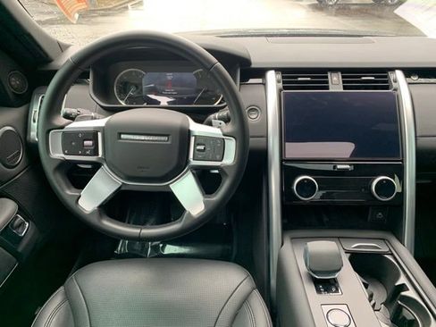 Used 2023 Land Rover Discovery S image 19