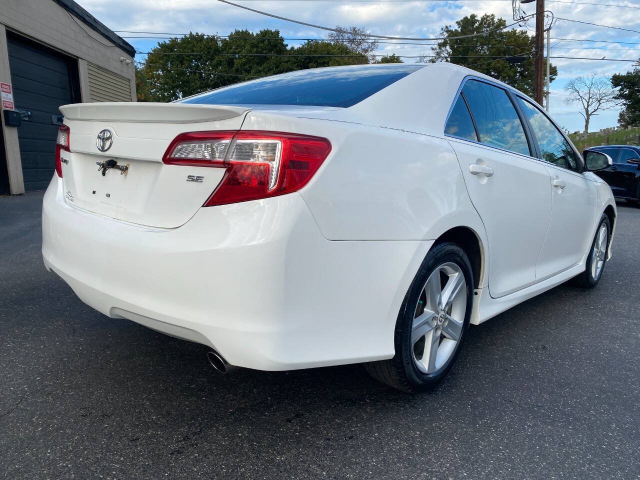 Used 2013 Toyota Camry SE FWD image 3