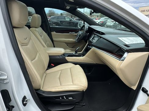 Used 2017 Cadillac XT5 Luxury w/ Driver Awareness Package image 24