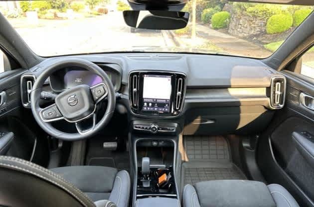 Used 2023 Volvo XC40 Recharge Ultimate w/ Protection Package Premier AWD/4WD image 4