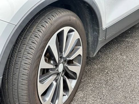 Certified 2022 Buick Encore Preferred w/ Safety Package FWD image 5