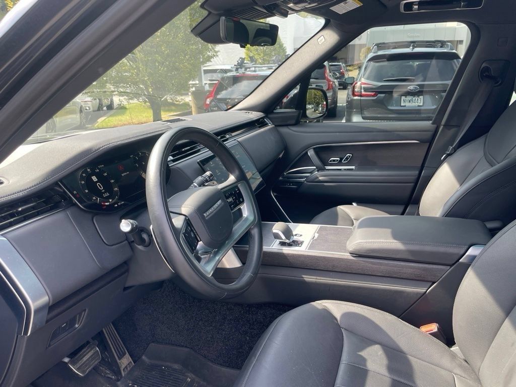 Used 2025 Land Rover Range Rover SE AWD/4WD image 9