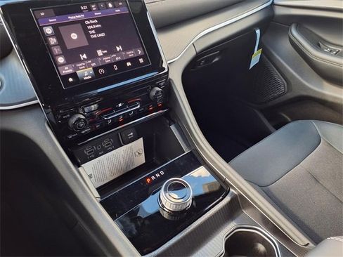 New 2025 Jeep Grand Cherokee L Laredo image 16