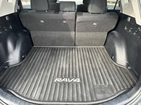 Used 2017 Toyota RAV4 LE image 7