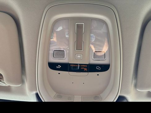 Certified 2023 Volvo XC60 B5 Core AWD/4WD image 19