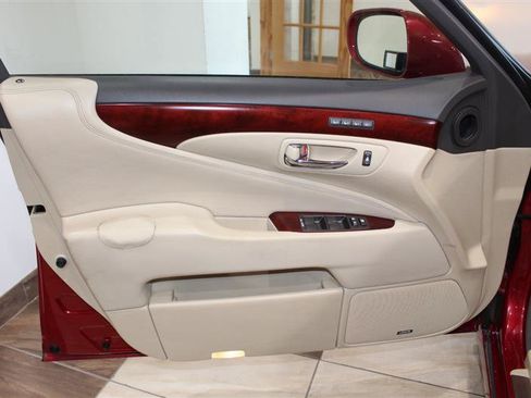 Used 2012 Lexus LS 460 AWD w/ Comfort Pkg image 29
