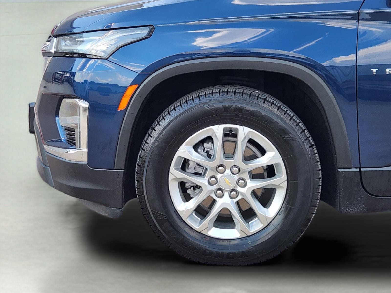 Used 2023 Chevrolet Traverse LS w/ Safety Package FWD image 8