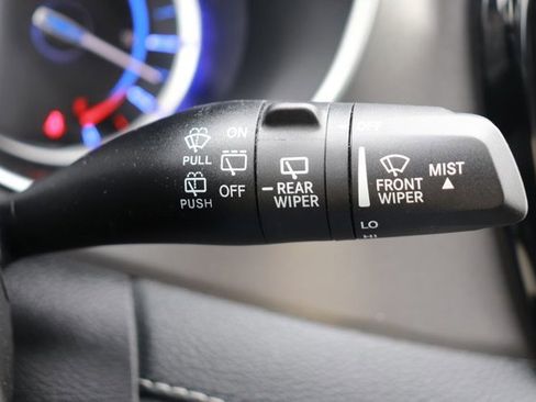 Used 2023 Chrysler Pacifica Touring-L FWD image 23
