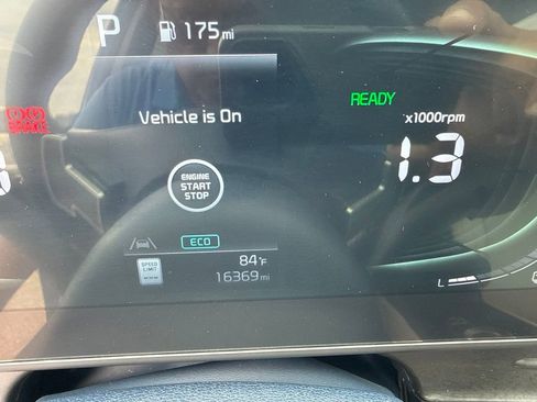 Used 2024 Kia Sportage EX AWD/4WD image 7