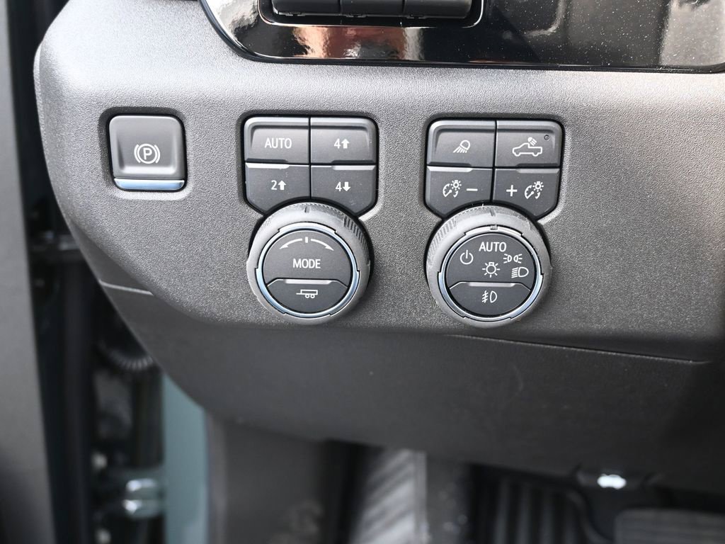 Used 2025 Chevrolet Silverado 3500 LTZ w/ LTZ Plus Package AWD/4WD image 36