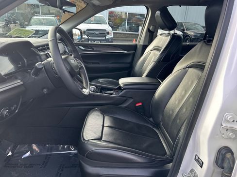 Used 2023 Jeep Grand Cherokee Limited w/ Luxury Tech Group II image 21