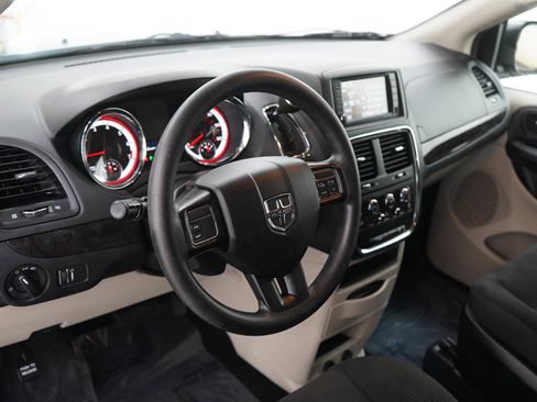 Used 2019 Dodge Grand Caravan SE FWD image 21