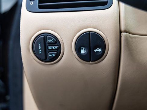 Used 2006 Aston Martin Vanquish S RWD image 25
