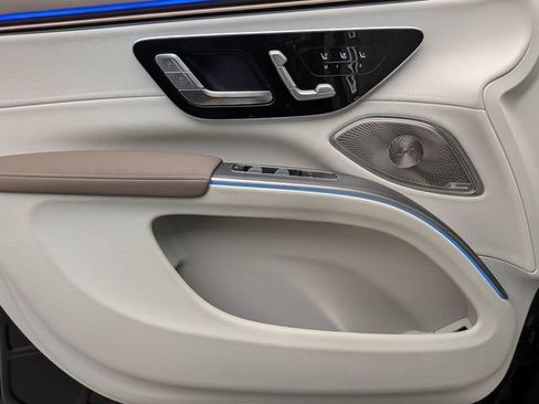 Used 2023 Mercedes-Benz EQS 580 4MATIC SUV image 19