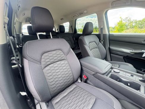 Certified 2025 Nissan Pathfinder S image 25